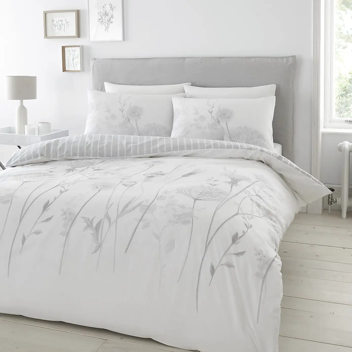 Catherine Lansfield Meadowsweet Floral Duvet Set - White/Grey