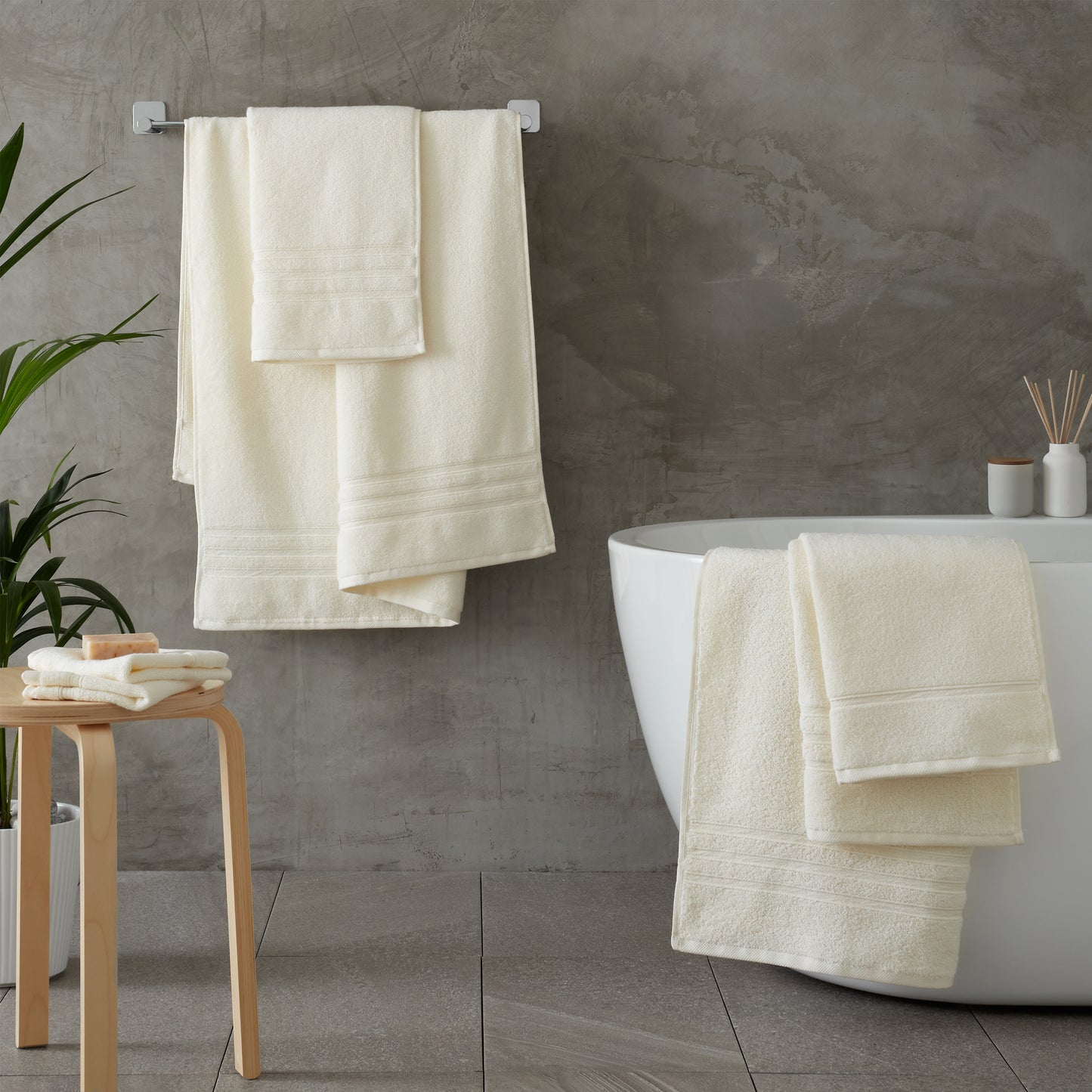 Catherine Lansfield Zero Twist 6 Piece Towel Bale - Cream
