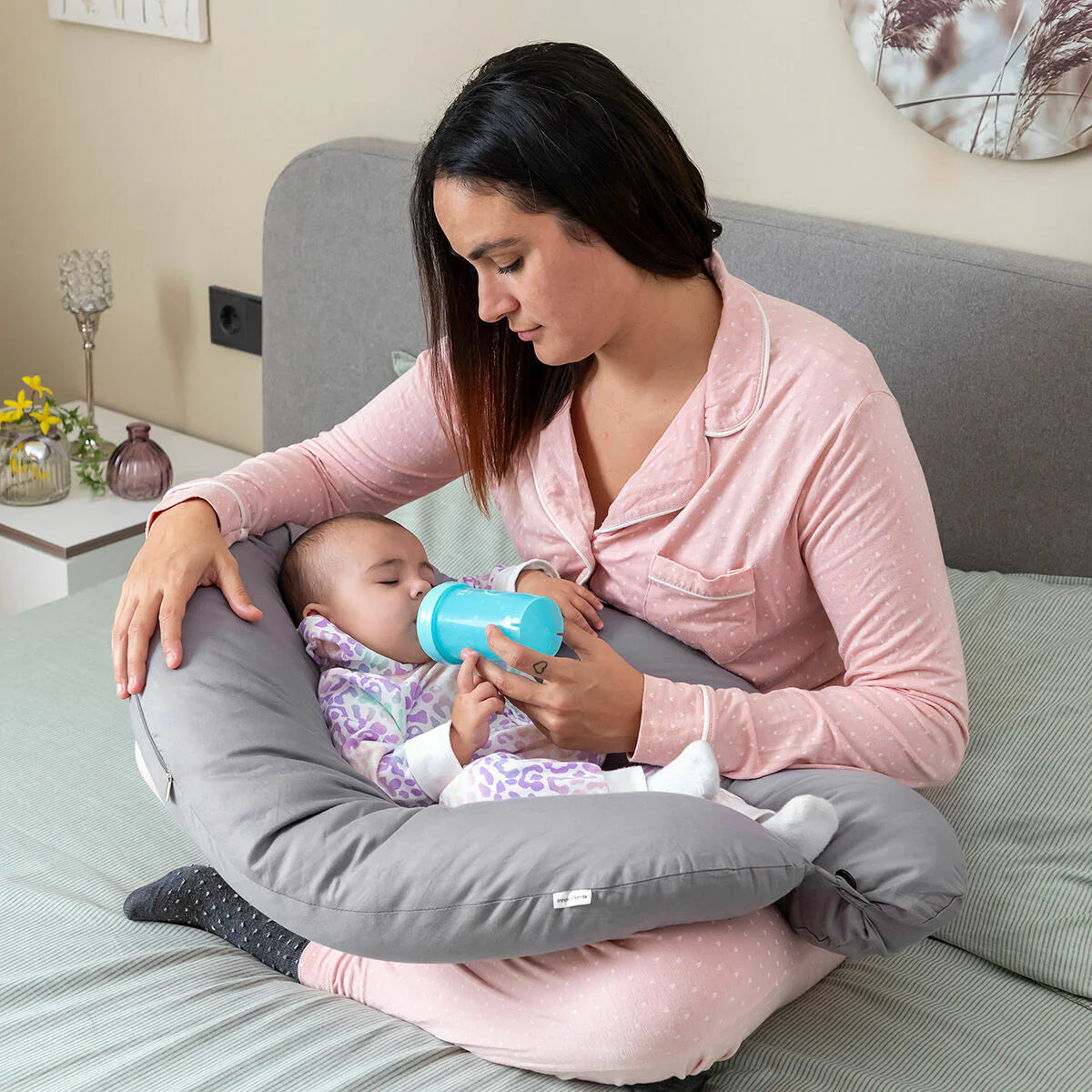 V shaped breastfeeding pillow deals