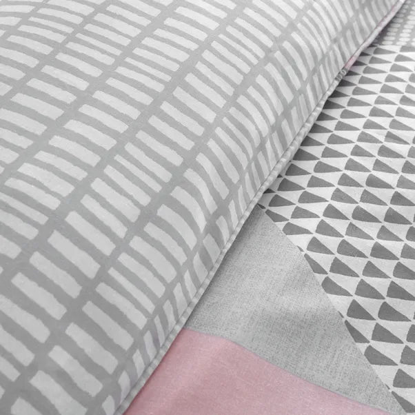 Catherine Lansfield Larsson Geo Duvet Set - Pink