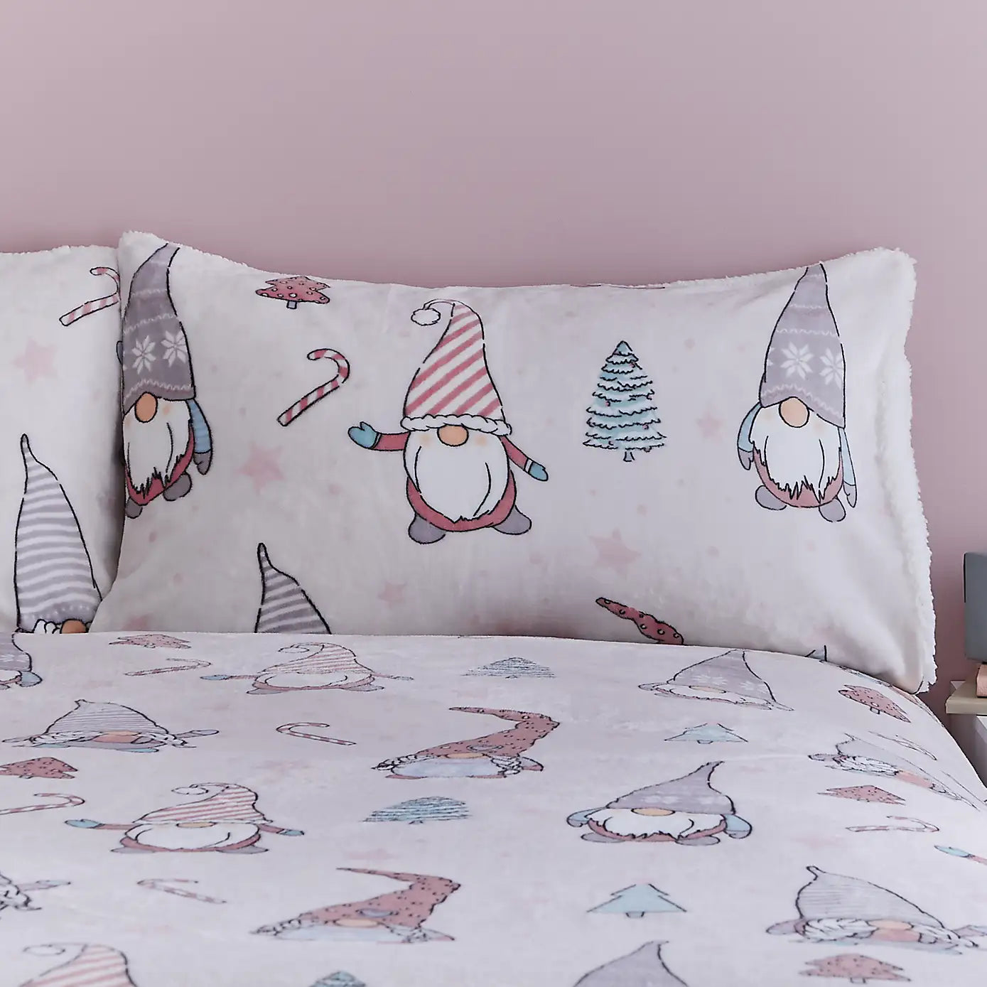 Catherine Lansfield Festive Gnomes Fleece Duvet Set - Pink