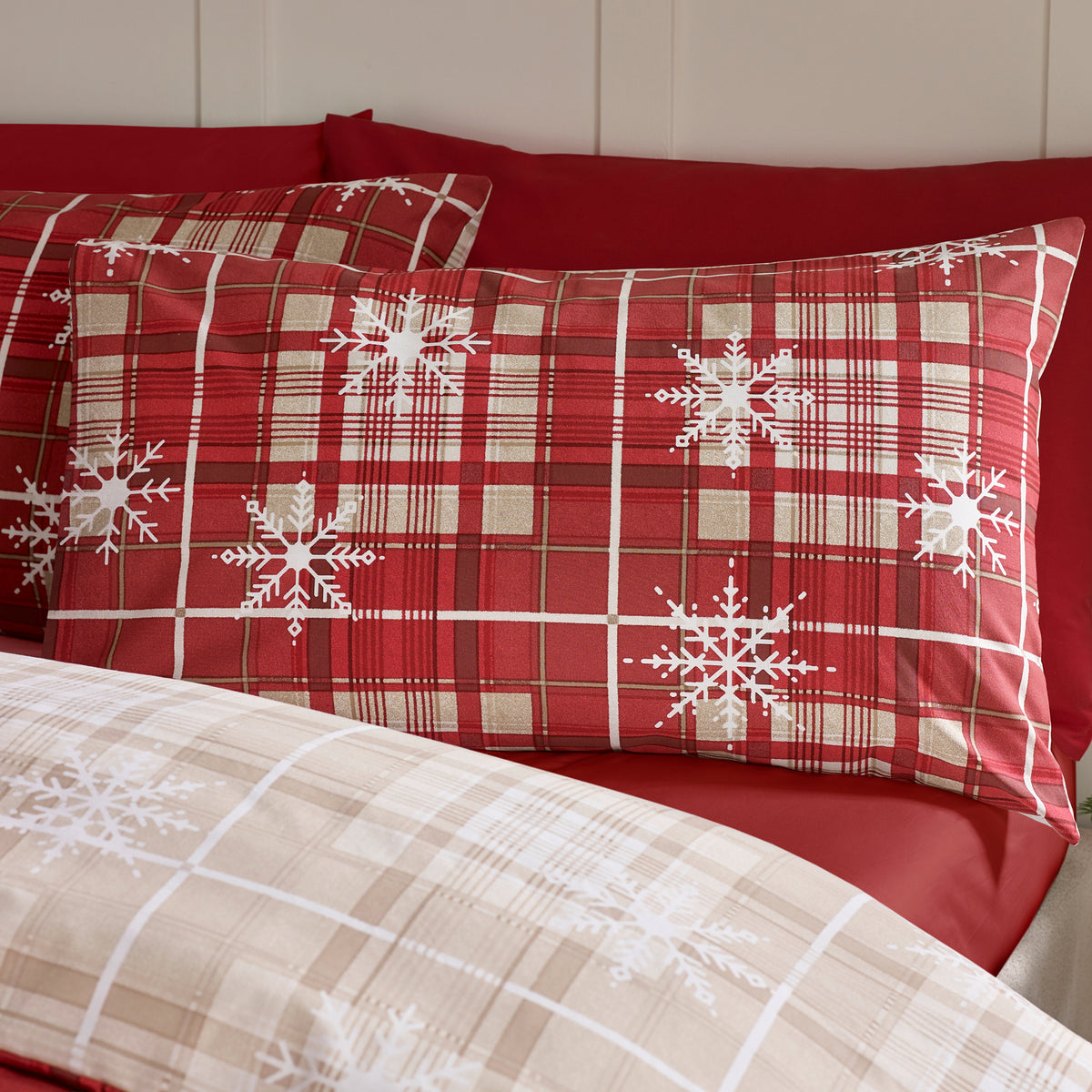 Catherine Lansfield Christmas Scandi Check Duvet Set