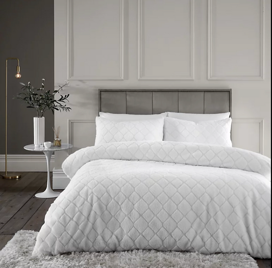 Catherine Lansfield - Cosy Diamond Faux Fur Duvet Set - White