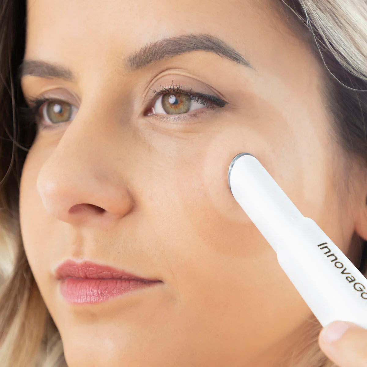 Anti-ageing Eye Massager with Phototherapy, Thermotherapy and Vibration